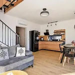 Feriehus Rusinski Raj - *